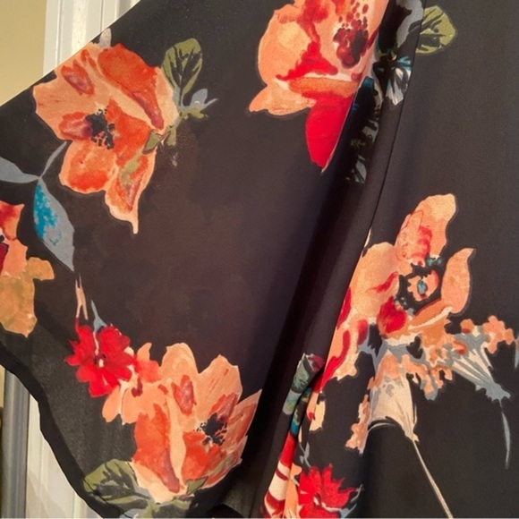 Everly Floral‎ Bell Sleeve Shift Dress Size M - Picture 1 of 2